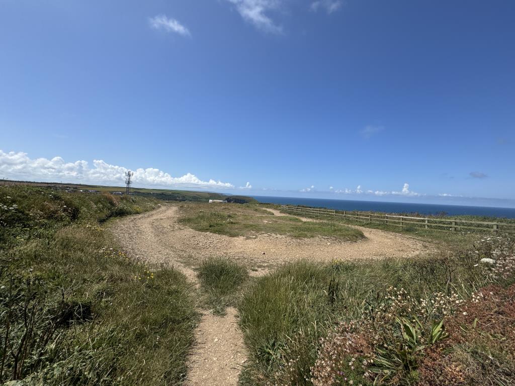 Lot: 33 - FREEHOLD LAND WITH SEA VIEWS - View of the land